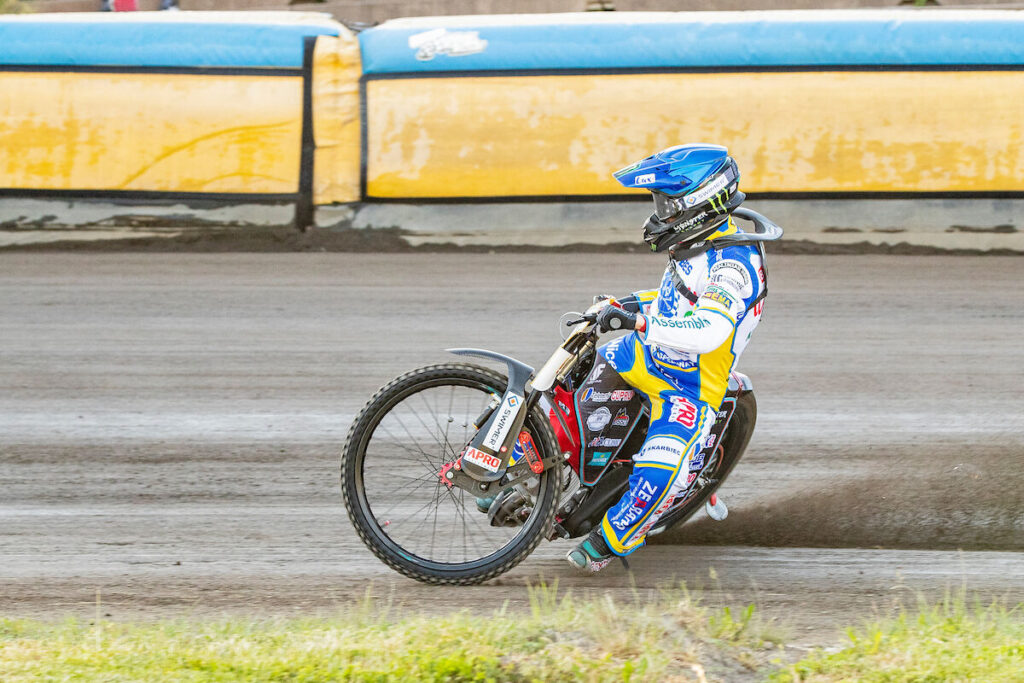 Motala, SVERIGE - 4 juni 2024 : Piraternas Pawel Przedpelski under matchen i speedway i Bauhausligan mellan Piraterna och Rospiggarna på Dunteberget Arena den 4 juni 2024 i Motala ( Foto: Emil Särnehed / SarnehedPhoto )  Nyckelord Keywords: Speedway, Bauhausligan, Piraterna, Rospiggarna, ESS, Elitserien, Elitspeedway, ***Betalbild***