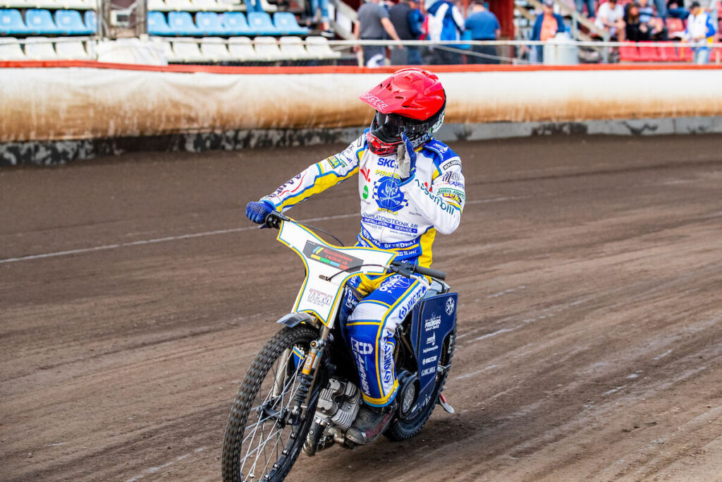Motala, SVERIGE - 4 juni 2024 : Piraternas Piotr Pawlicki under matchen i speedway i Bauhausligan mellan Piraterna och Rospiggarna på Dunteberget Arena den 4 juni 2024 i Motala ( Foto: Emil Särnehed / SarnehedPhoto )  Nyckelord Keywords: Speedway, Bauhausligan, Piraterna, Rospiggarna, ESS, Elitserien, Elitspeedway, ***Betalbild***