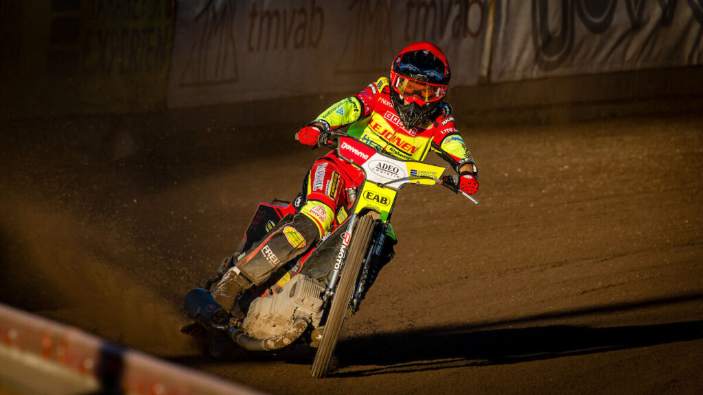 Gislaved, SVERIGE - 14 May 2024 : Lejonen Oliver Berntzon under matchen i Bauhausligan mellan Lejonen och Vargarna på OnePartnerGroup Arena den 14 May i Gislaved ( Foto: Douglas Svalin / SarnehedPhoto )  Nyckelord Keywords: Speedway, Bauhausligan, Lejonen, Vargarna, ESS, Elitserien, Bauhausligan, Elitspeedway, hemmamatch, fans, publik ***Betalbild***