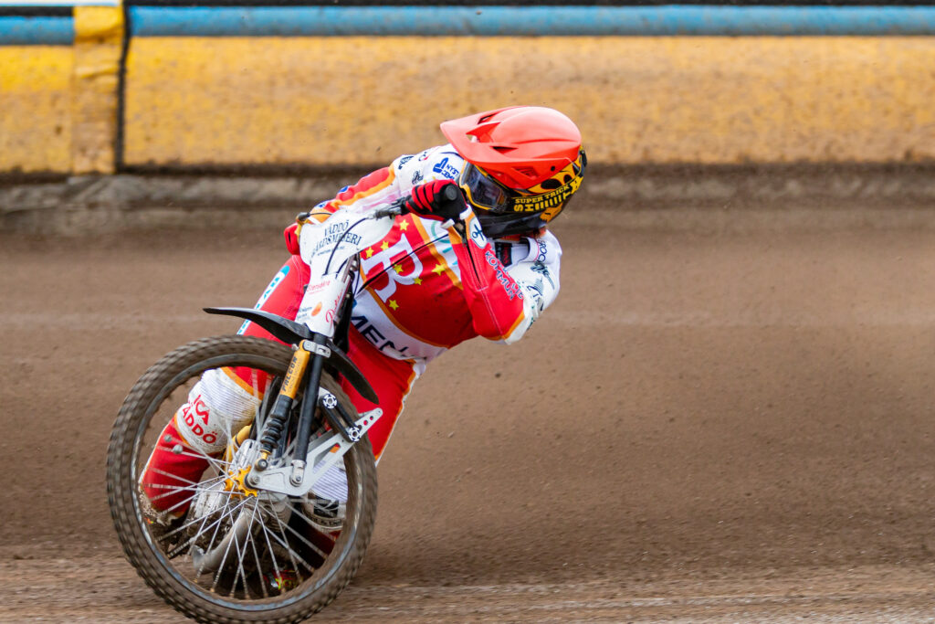 Hallstavik, SVERIGE - 13  2025 : Rospiggarnas Ludvig Lindgren under speedwaymatchen i Elitserien mellan Rospiggarna och Vargarna på Hisstech AB Arena den 13  i Hallstavik ( Foto: Emil Särnehed / SarnehedPhoto )  Nyckelord Keywords: Speedway, Elitserien, Rospiggarna, Vargarna, hemmamatch, publikfest ***Betalbild***
