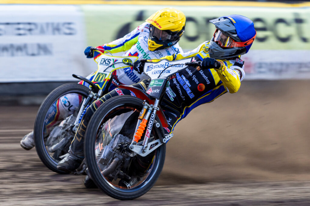 Västervik, SVERIGE - 13 maj 2025:
Dackarna Rasmus Jensen Västervik Jacob Thorssell  under matchen i BAUHAUS-ligan mellan Västervik och Dackarna på Hejla Arena den 13 maj i Västervik
( Foto: Peter Holm / SarnehedPhoto )  Nyckelord Keywords: Speedway, BAUHAUS-ligan, Västervik, Dackarna