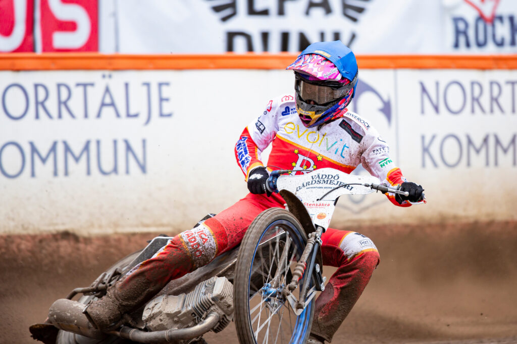 Hallstavik, SVERIGE - 13  2025 : Vargarnas Jakub Miskowiak under speedwaymatchen i Elitserien mellan Rospiggarna och Vargarna på Hisstech AB Arena den 13  i Hallstavik ( Foto: Emil Särnehed / SarnehedPhoto )  Nyckelord Keywords: Speedway, Elitserien, Rospiggarna, Vargarna, hemmamatch, publikfest ***Betalbild***